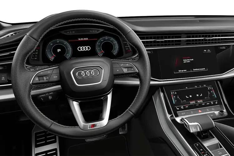 Audi Q7 inside image