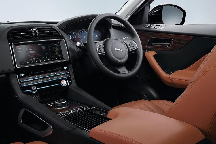 Jaguar F-PACE inside image