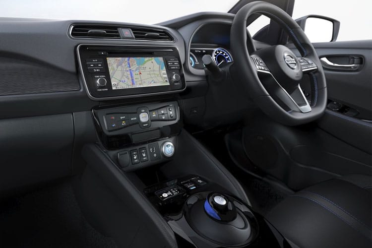 Nissan LEAF inside image